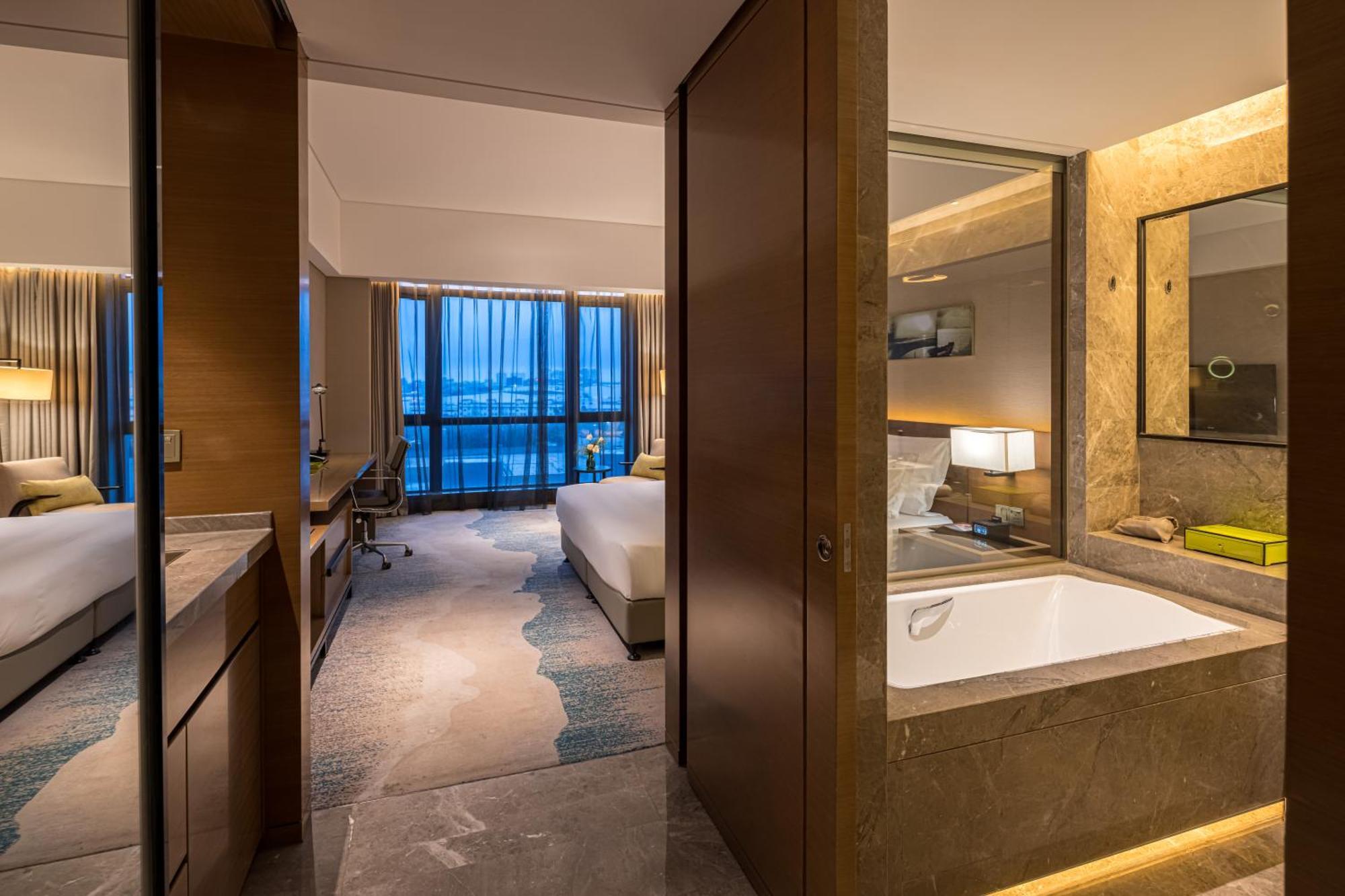 Wyndham JinJiang Hotel Bagian luar foto