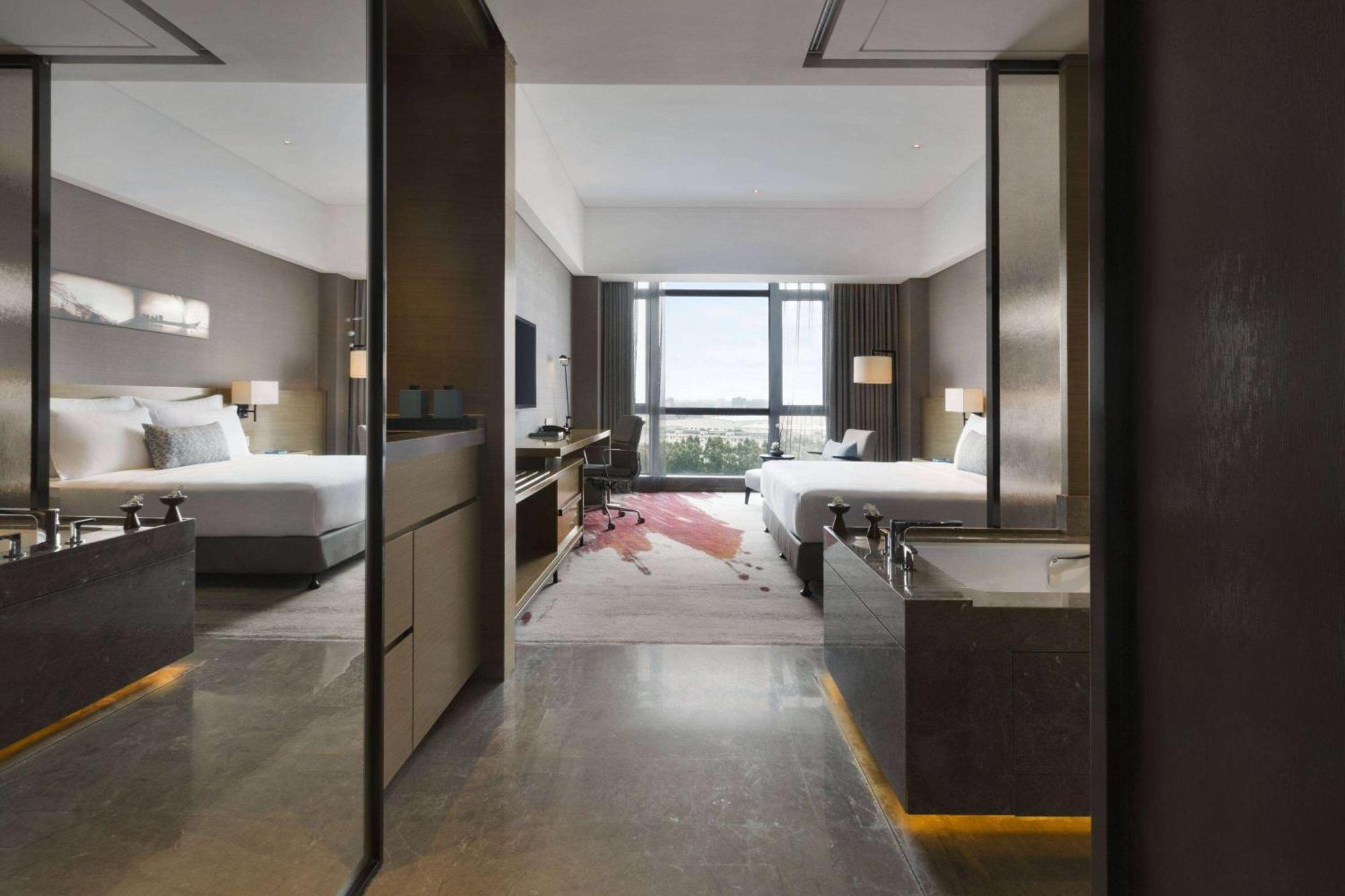 Wyndham JinJiang Hotel Bagian luar foto