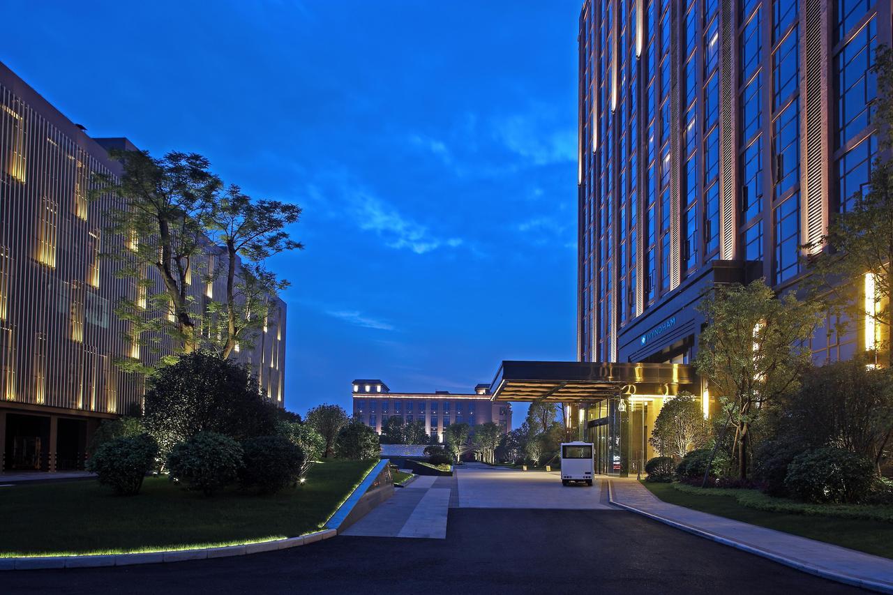 Wyndham JinJiang Hotel Bagian luar foto