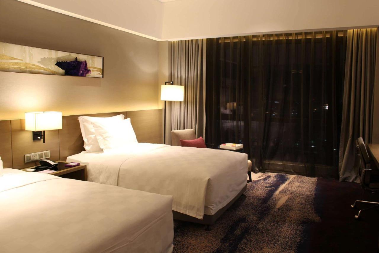 Wyndham JinJiang Hotel Bagian luar foto